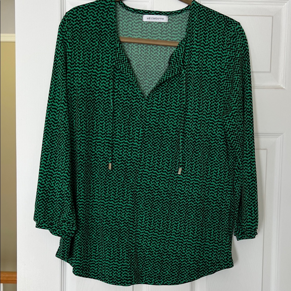 Liz Claiborne Green Patterned V-Neck Tie Blouse with Long Sleeves